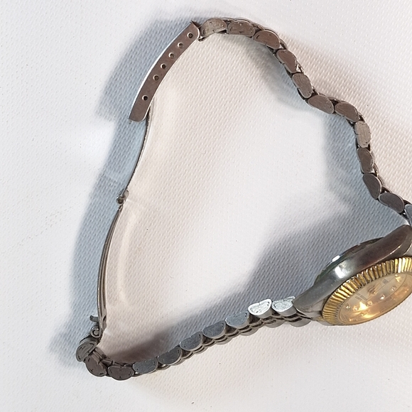 Gitano Silver And Gold Tone Metal Ladies Quartz Wrist Watch, New Battery - Picture 8 of 9